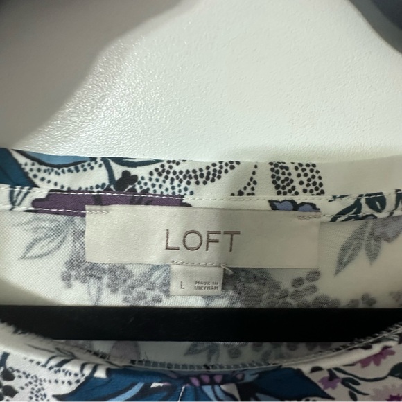 Loft Floral Mixed Media Floral Top with Knot Side Detail Size L - Picture 4 of 5